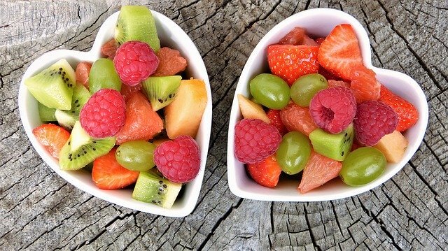 Jakie są zalety jedzenia świeżych owoców?