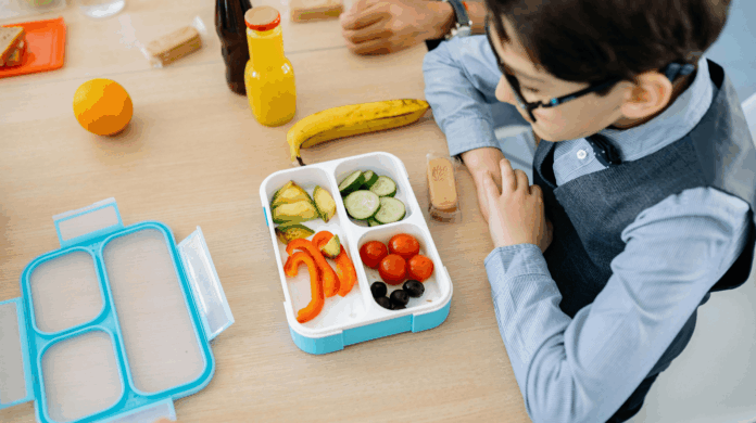 Zdrowy lunchbox do szkoły zgodny z nowymi zasadami żywienia 2026